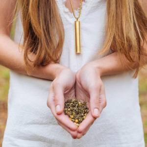 inda-creations-heyhellohigh-flower-pendant